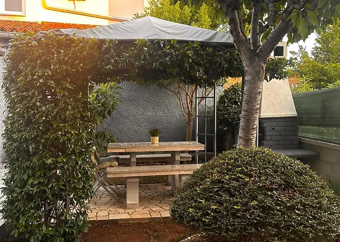 Deluxe Apartment Bluebay Oasis
